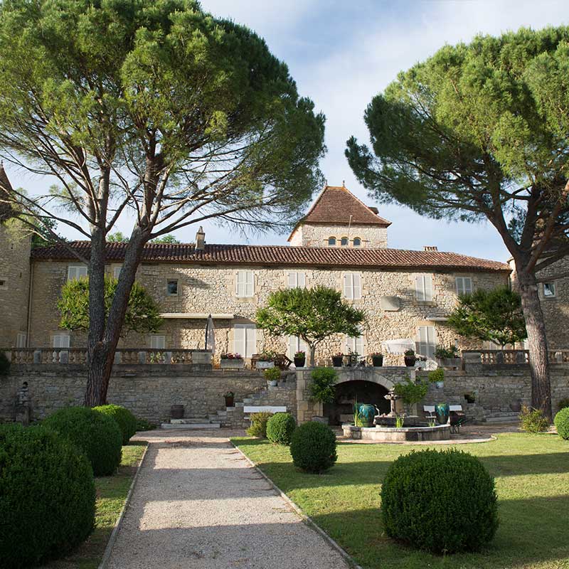 Qui Est Castel Dans Reine Du Sud