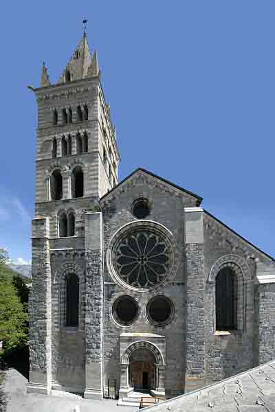 Cath  drale Notre-Dame R  al  plus grand monument des Hautes-Alpes