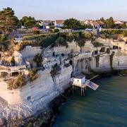 Régulus, la falaise troglodyte