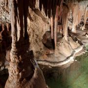 La grotte de Fontrabiouse - Le lac vert